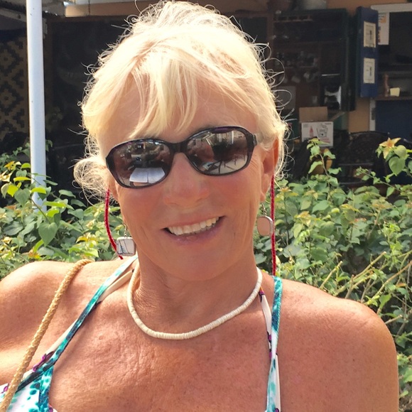 Meet your Posher, Deborah - Picture 1 of 1